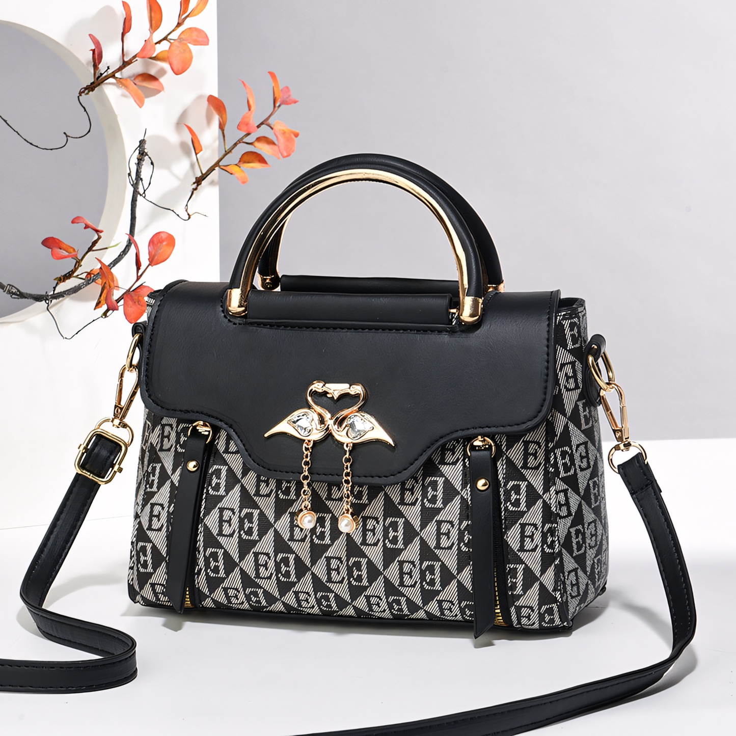 Luxurious ladies' bag “Swan Dream”